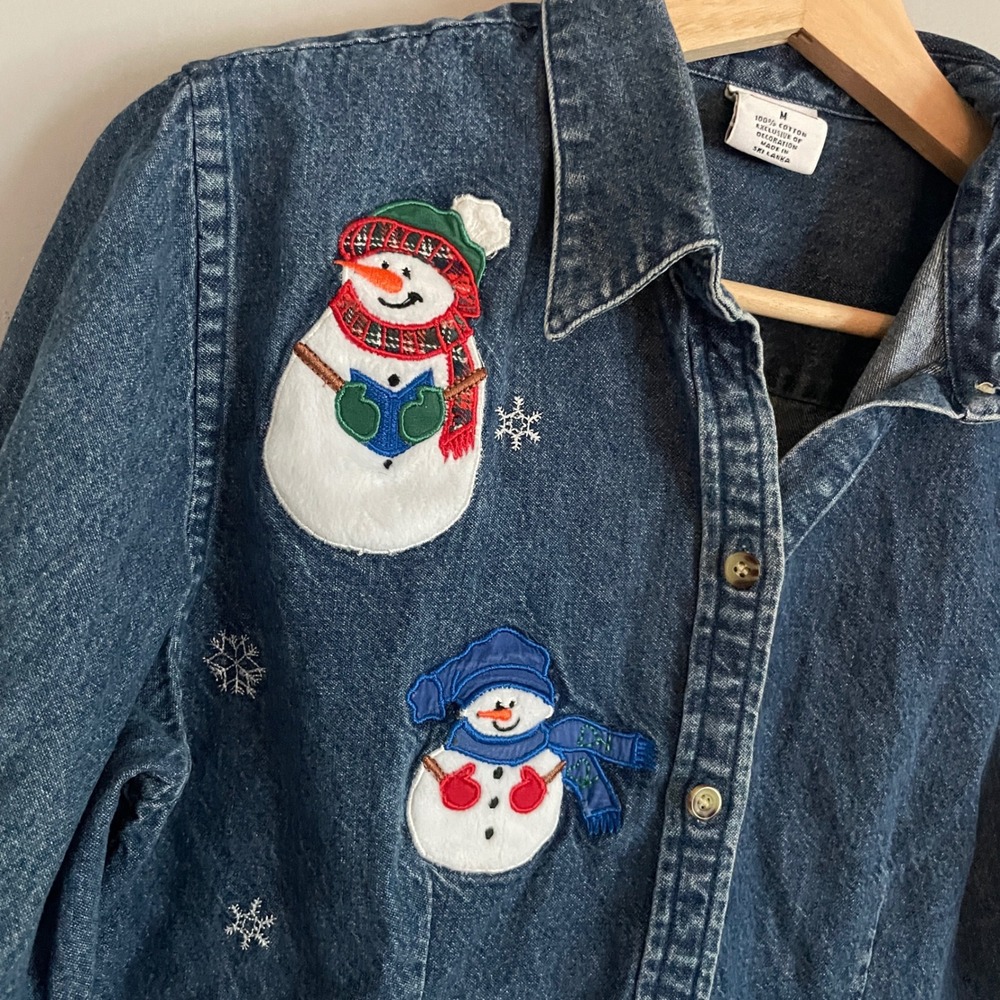 Denim Button Down Shirt Womens Medium Blue Snowman Christmas Holiday Grandmacore